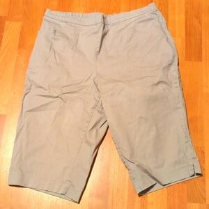 JMS 18W 20W grey capris elastic waist around the back pockets comfy 2X